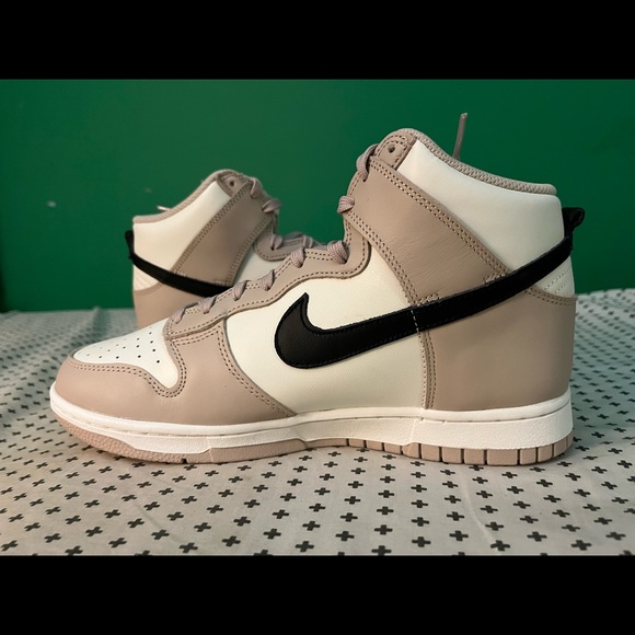 Nike Dunk High Sail Gum Size 10 - Picture 2 of 7